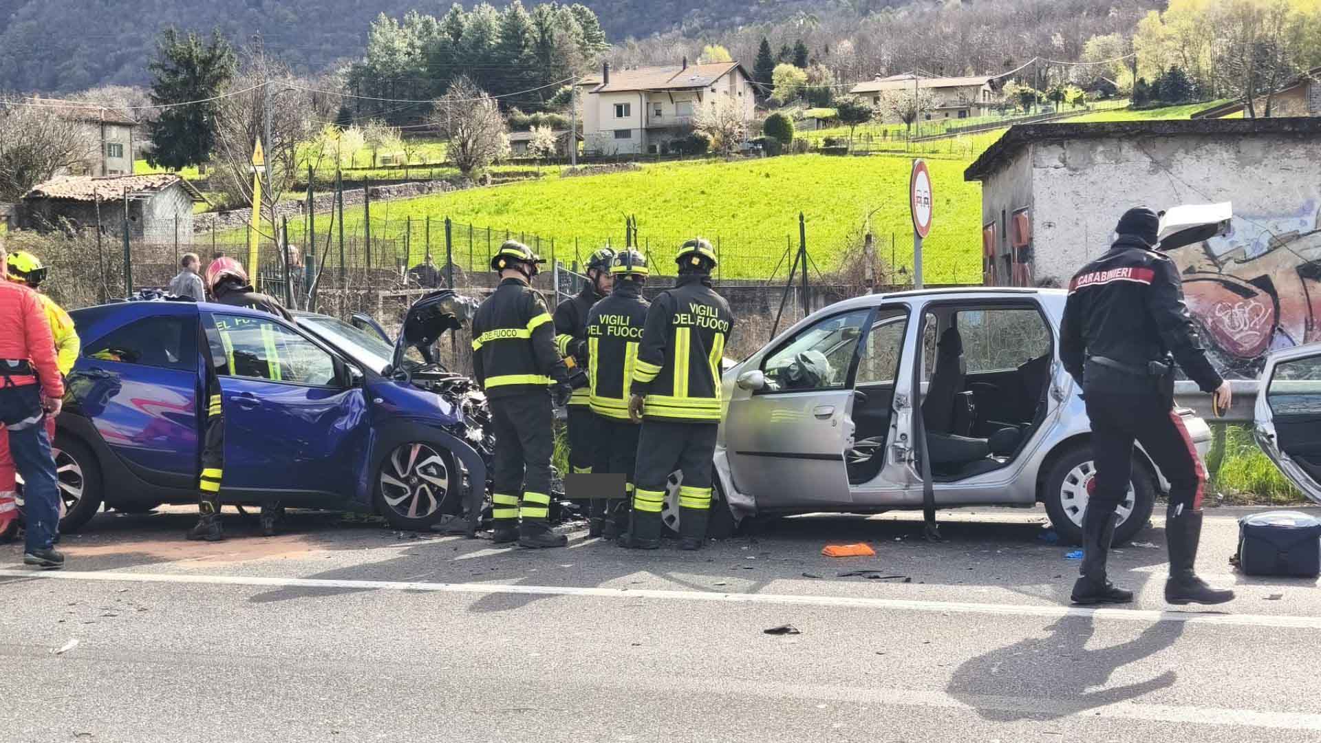 Scontro frontale sulla SS 42